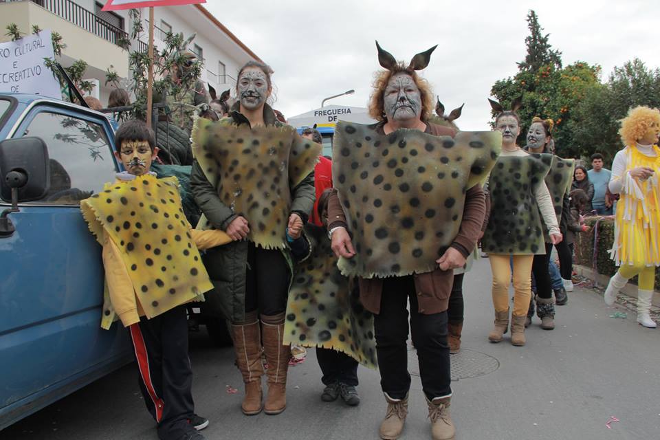 Desfile de carnaval pelas ruas de Mértola